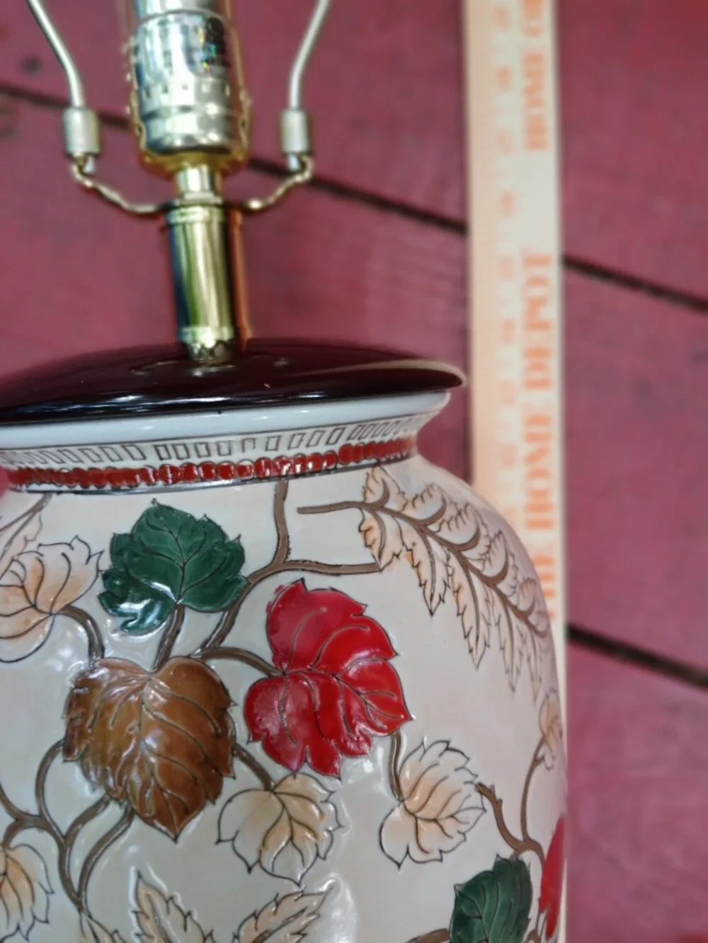 Hand Painted Oriental Style Ceramic Lamp / Liefs